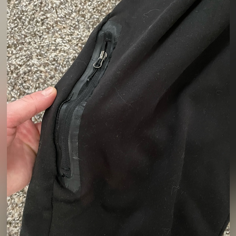 Men’s Reebok Sweats - Picture 3 of 5